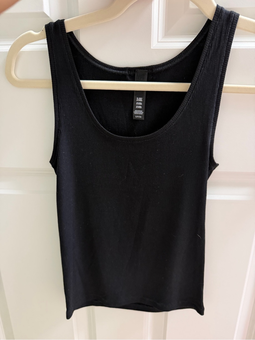 Skims fitted black ribbed tank, size small